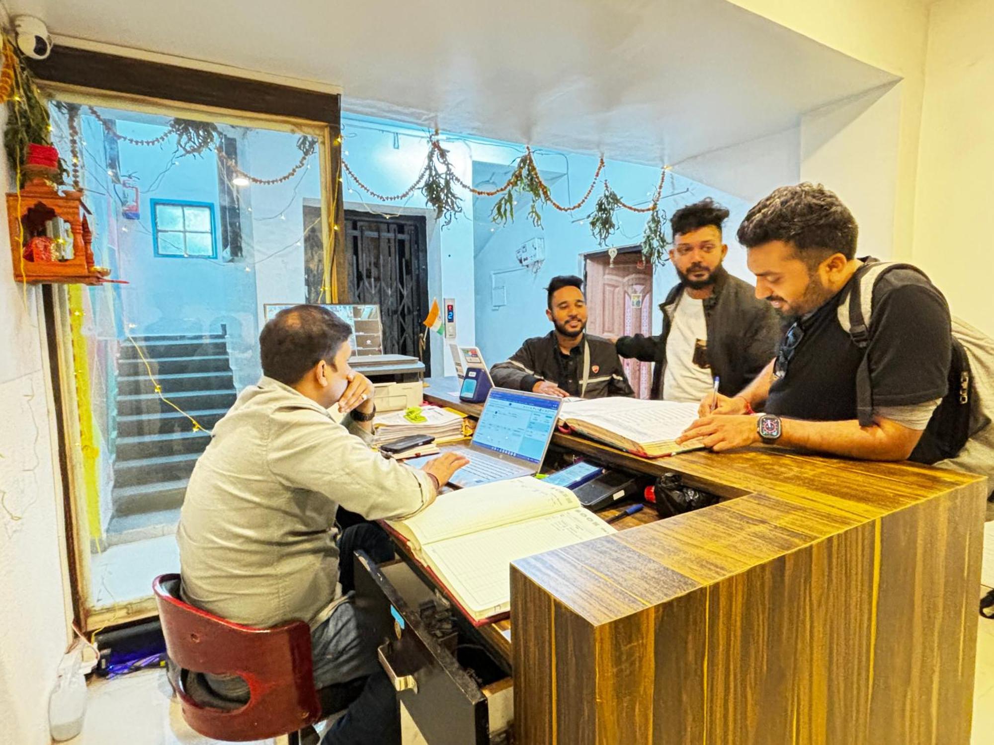 Hostel Madsquad Dorms & Varanasi